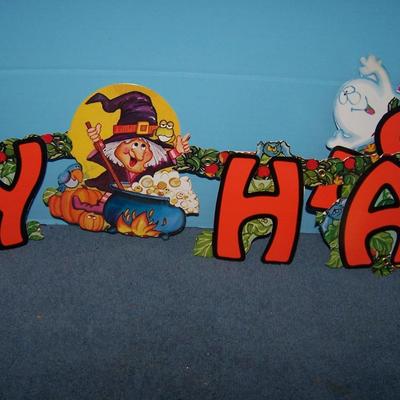 LOT 50 GREAT HALLOWEEN PAPER DECOR--GARLANDS/TREAT BAGS