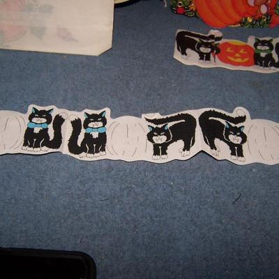 LOT 50 GREAT HALLOWEEN PAPER DECOR--GARLANDS/TREAT BAGS