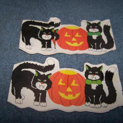 LOT 50 GREAT HALLOWEEN PAPER DECOR--GARLANDS/TREAT BAGS