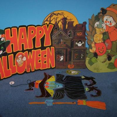 LOT 51 GREAT HALLOWEEN PAPER DECOR