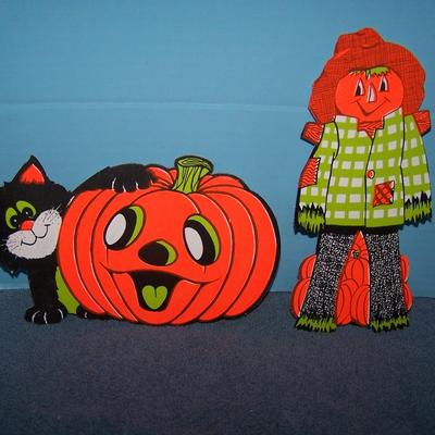 LOT 52 BUNCH OF GREAT HALLOWEEN PAPER DECOR