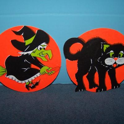 LOT 52 BUNCH OF GREAT HALLOWEEN PAPER DECOR