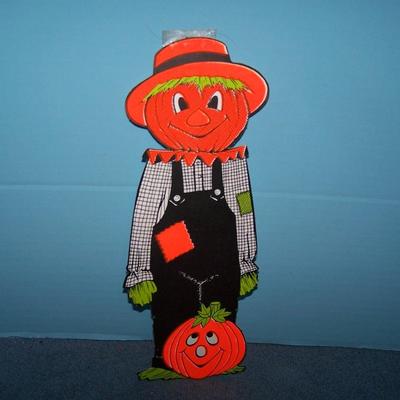 LOT 52 BUNCH OF GREAT HALLOWEEN PAPER DECOR