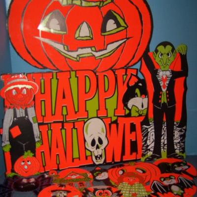 LOT 52 BUNCH OF GREAT HALLOWEEN PAPER DECOR