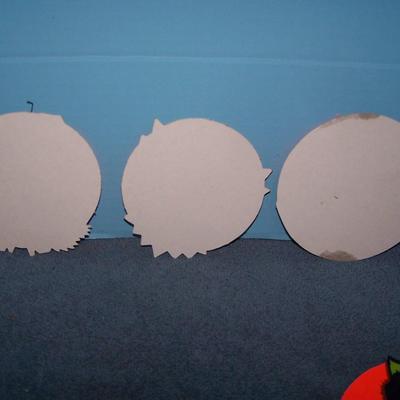 LOT 52 BUNCH OF GREAT HALLOWEEN PAPER DECOR