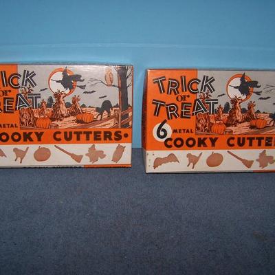LOT 53 WONDERFUL METAL HALLOWEEN TRICK OR TREAT COOKIE CUTTERS in BOXES
