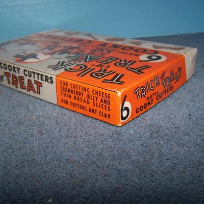 LOT 53 WONDERFUL METAL HALLOWEEN TRICK OR TREAT COOKIE CUTTERS in BOXES