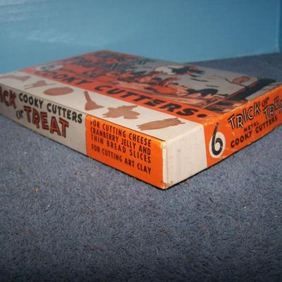 LOT 53 WONDERFUL METAL HALLOWEEN TRICK OR TREAT COOKIE CUTTERS in BOXES