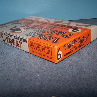 LOT 53 WONDERFUL METAL HALLOWEEN TRICK OR TREAT COOKIE CUTTERS in BOXES