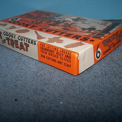 LOT 53 WONDERFUL METAL HALLOWEEN TRICK OR TREAT COOKIE CUTTERS in BOXES