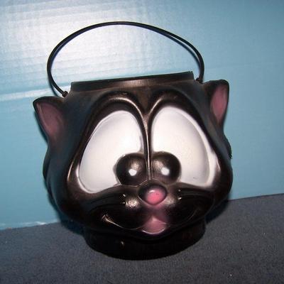 LOT 54 GREAT COLLECTABLE HALLOWEEN