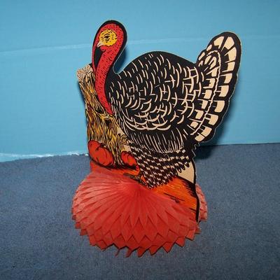 LOT 60 GREAT VINTAGE THANKSGIVING HONEYCOMB DECORATIONS