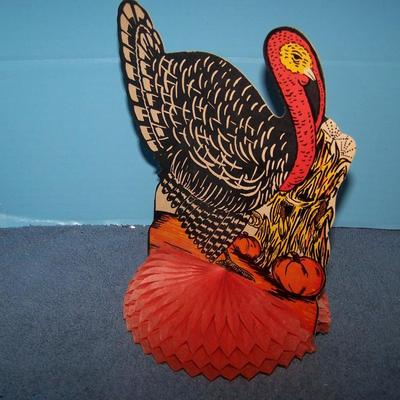 LOT 60 GREAT VINTAGE THANKSGIVING HONEYCOMB DECORATIONS