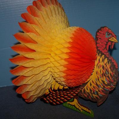 LOT 60 GREAT VINTAGE THANKSGIVING HONEYCOMB DECORATIONS