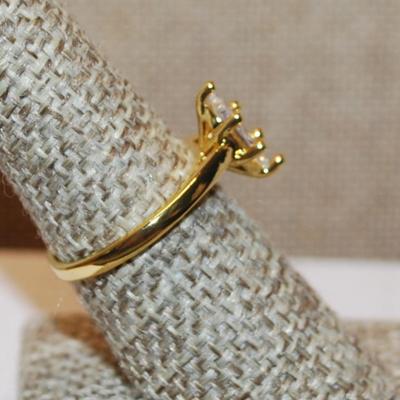 Size 7¼ Single Clear 6 Prong Marquise Cut Stone Ring on a Gold Band (2.7g)