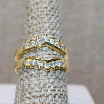Size 6 Marked .925 Open Style Setting Ring with Top & Bottom Clear Stones Accent Rows on a Gold Tone Band (4.6g)