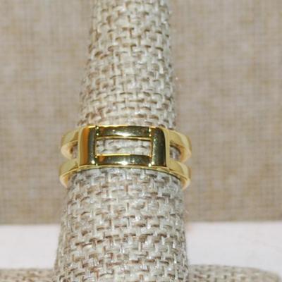 Size 6 Marked .925 Open Style Setting Ring with Top & Bottom Clear Stones Accent Rows on a Gold Tone Band (4.6g)