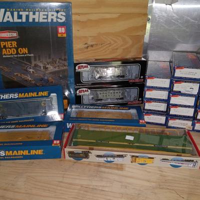 Walthers, Athearn, Roundhouse train pieces