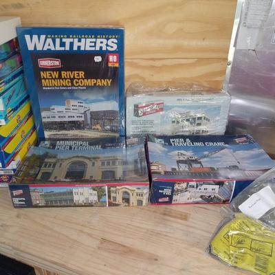 Walthers, Roundhouse, Athearn train