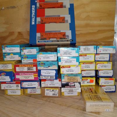 Walthers, Athearn, Roundhouse, universal, details west
