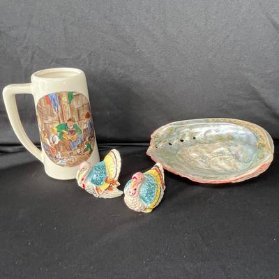 Lot 164 Antique assortment