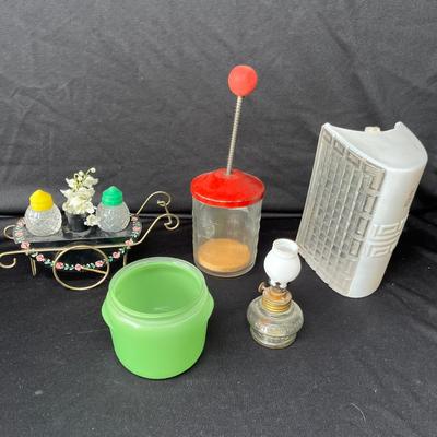 Lot 165 Vintage Kitchen items