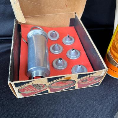 Lot 179 Vintage kitchen items