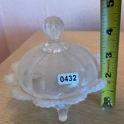 Opalescent bowl/with lid/3 feet