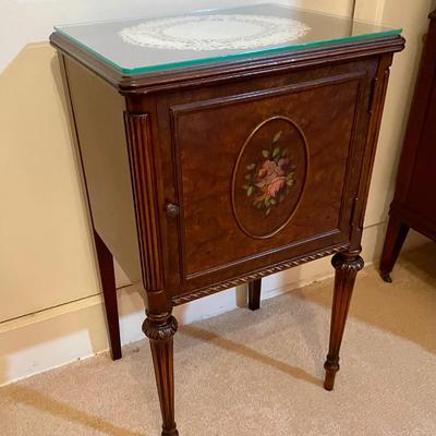 Vintage Bedroom End Table Inlay Burl Wood Mahogany
