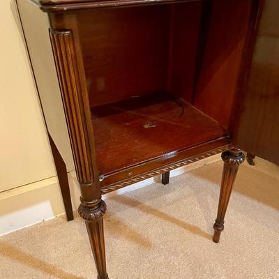 Vintage Bedroom End Table Inlay Burl Wood Mahogany