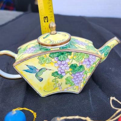 Miscellaneous home decorative lot