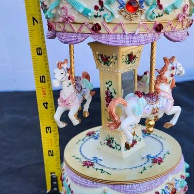 Twists Glass, Musicbox Kingdom 9.1" Beige Carousel