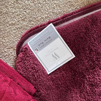 1052 Lot of Bath Mats and Zoetouch Scale