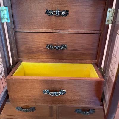 Jewelry box