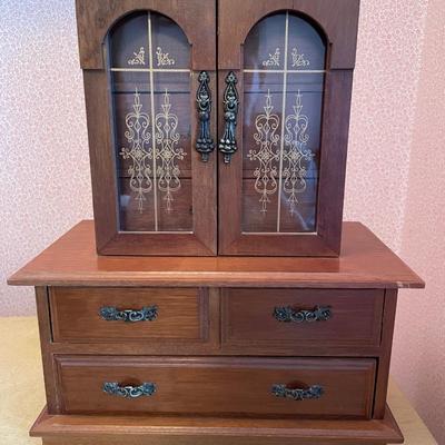 Jewelry box