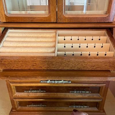 Jewelry box