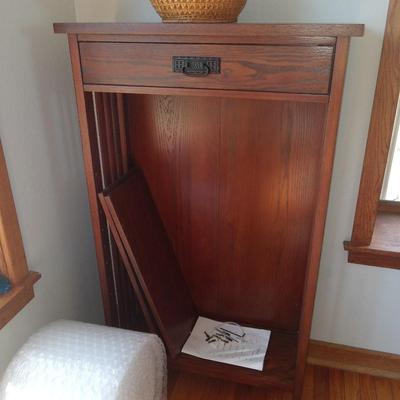 Nice Oak cabinet/shelf