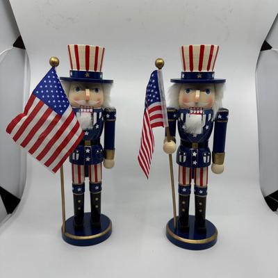 1061 Pair of Uncle Sam Nutcrackers