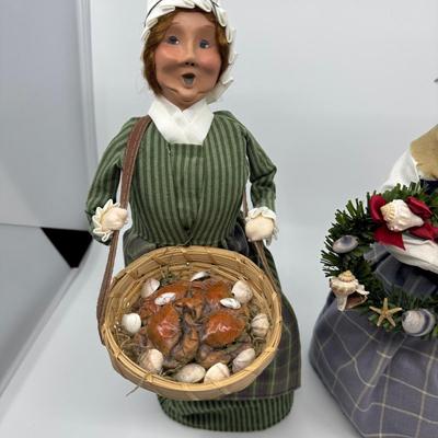 1063 Byers Choice Crab and Caroler