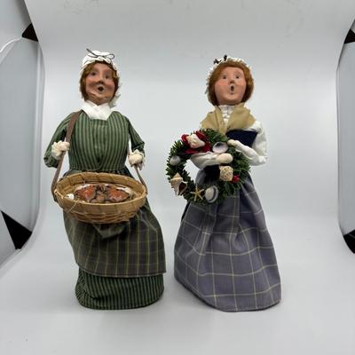 1063 Byers Choice Crab and Caroler