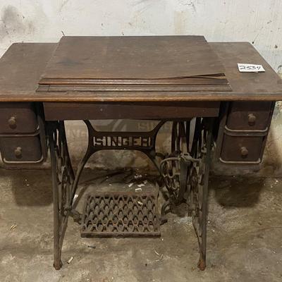 Vintage Singer Sewing Machine in Cabinet