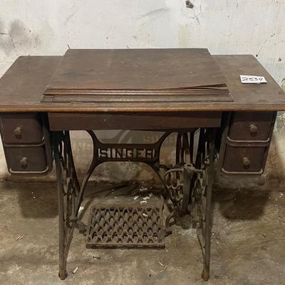 Vintage Singer Sewing Machine in Cabinet