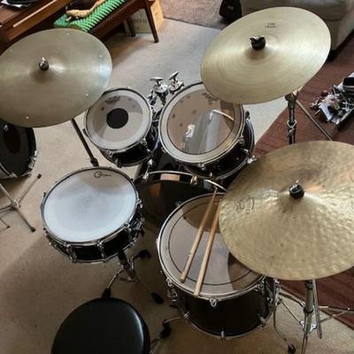 Yamaha 8 Piece Drum Set With Stool