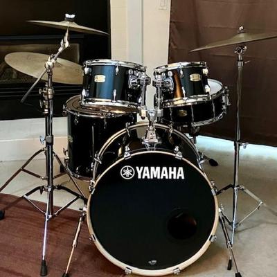 Yamaha 8 Piece Drum Set With Stool