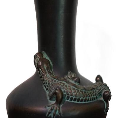 NORSE POTTERY W/ LIZARD APPLICATION