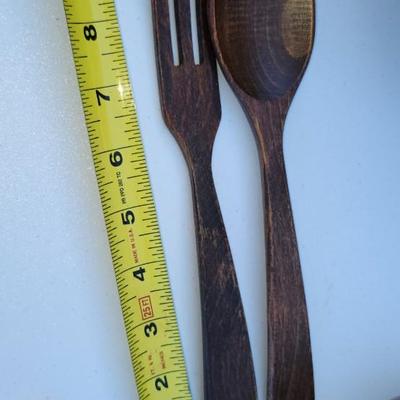 Wooden bowl with 4 salad bowls and fork and spoon