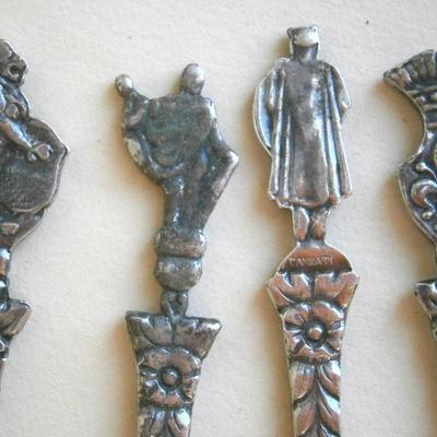 Set of 4 Figural demi-tasse spoons