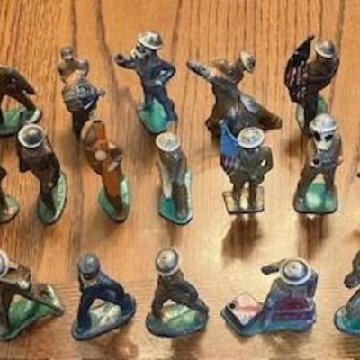 Lot Of 32 Vintage Lead Toy Soldiers