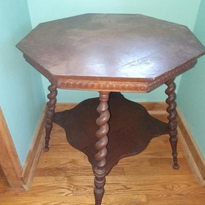 Antique Tabacco twist leg table