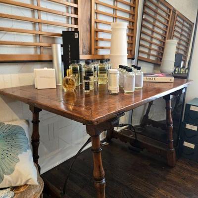 Antique Spanish walnut tabel with iron fiadores